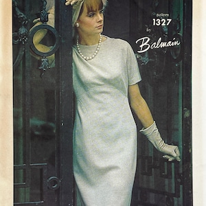 Vogue 1327 - Molde para Costura de Vestido Pierre Balmain Anos 60 com Cintura Curva e Estilo Espacial - Tamanho 12 (32") - Cortado