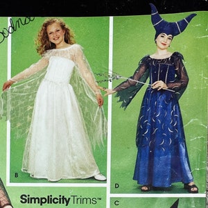 Simplicity 9824 - Patrón de costura para disfraz de bruja, reina malvada, reina araña, vampiro y princesa para niña - Tallas 7-14 (26-32") - Sin cortar (FF)