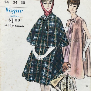 Puede incluir: Patrón Vogue vintage con ilustraciones de capas de mujer. La capa principal es un diseño de cuadros verdes, negros y blancos. El patrón incluye tallas 14, 34 y 36. El logo de Vogue es azul.