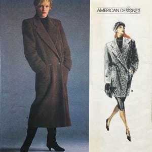 Puede incluir: Un sobre de patrón de costura que presenta un abrigo largo marrón de doble botonadura con hombros estructurados y bolsillos grandes, junto a una ilustración de moda etiquetada AMERICAN DESIGNER que muestra un abrigo texturizado más corto.