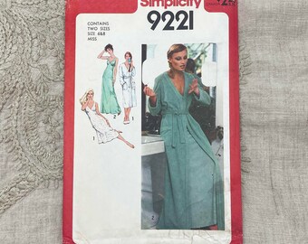 Simplicity 9221 - 1970s Bath Robe and Bias Cut Slip Dress Nightgown Pattern - Size 6-8 (30.5-31.5") - Uncut (FF)