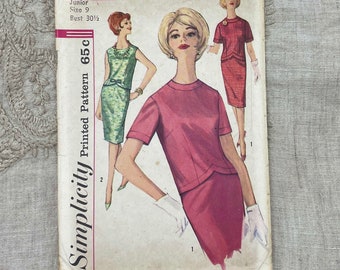 Simplicity 4046 - 1960s Two Piece Mod Dress Pattern with Inverted V Waistline - Size 9 (30.5") - Uncut (FF)