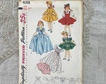 Simplicity 4098 - Original 1950s Doll Wardrobe Pattern - Size 21" Doll - Uncut (FF)
