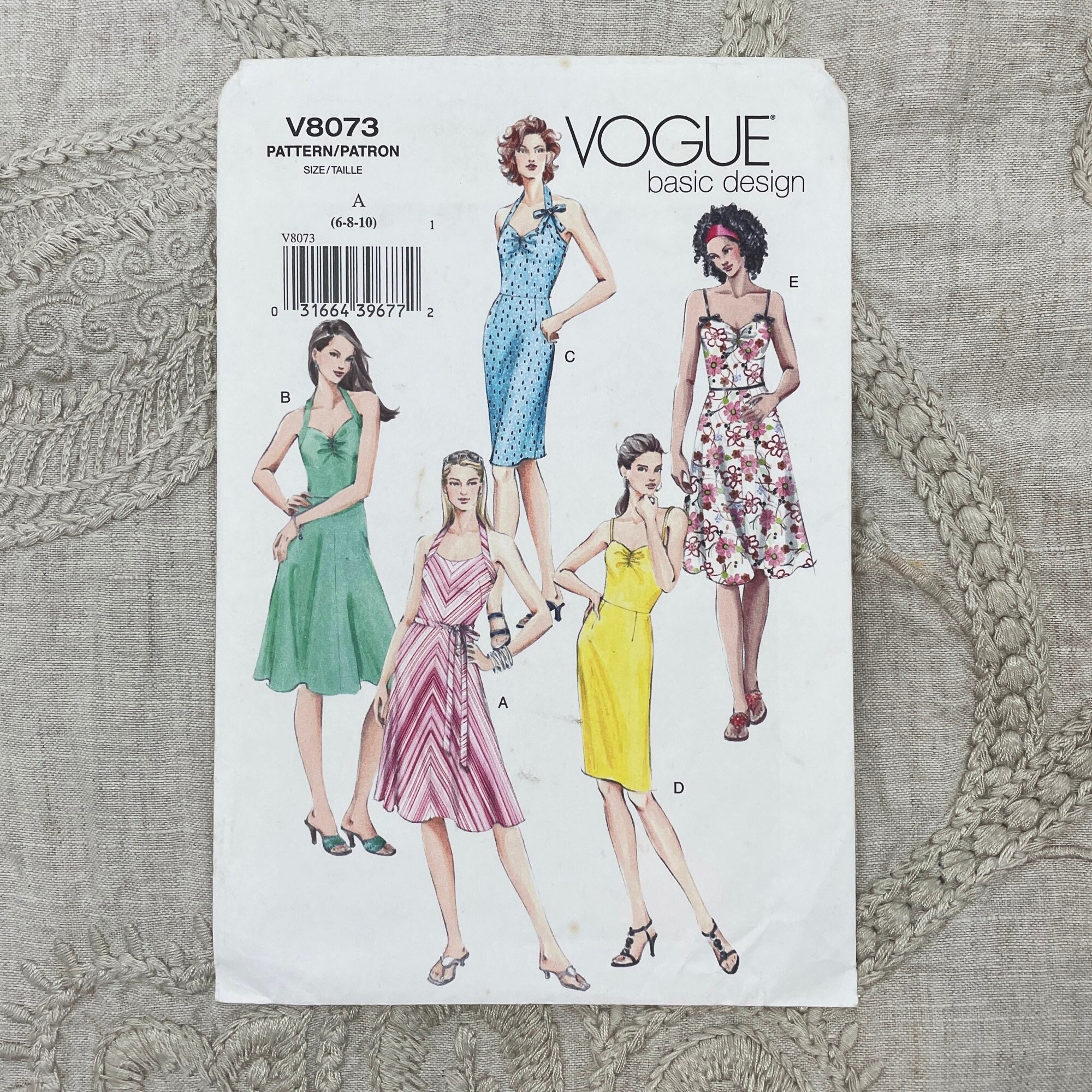 Vogue 8073 - Modello per abito con scollo a cuore Y2K - Taglie 6-10 (30,5-32,5") - Non tagliato (FF)