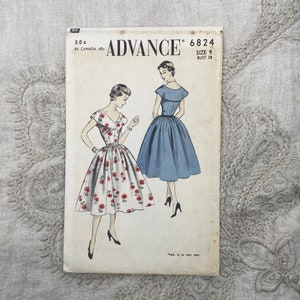 Advance 6824 John Moore 1950s Cape Collar Molded Bodice Wide V Neckline Dress Pattern Size 9 Junior 28 Factory Fold image 2