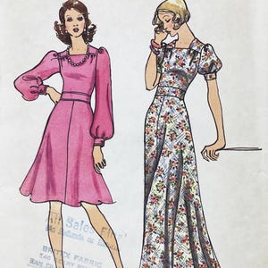 Vogue 8472 - 1970s Romantic Dress with Puffed Sleeves, Shoulder Yoke and Flared Skirt Pattern - Size 14 (36&quot;) - Uncut (FF)