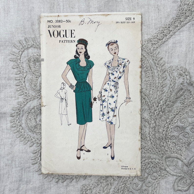 Vogue 3082 Rare 1940s Dress Pattern with Ruffled Neckline and Peplum Size 9 Jr. 29.5 Factory Fold image 2