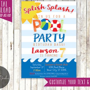K&ouml;nnte beinhalten: Eine blau-wei&szlig; gestreifte Einladung mit einem bunten Poolparty-Thema. Der Text lautet "Splish Splash! Join us for a Pool Party Birthday Bash Lawson 7 is turning". Die Einladung enth&auml;lt Details zur Party, einschlie&szlig;lich Datum, Uhrzeit und Ort.