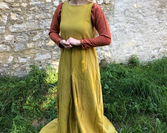 High medieval surcot for women, plant-dyed, hand-sewn, living history, reenactment, authentic, medieval, larp