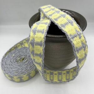 Tablet-woven border, tablet-woven border, hand-woven, Thor's hammer, yellow grey, Middle Ages, reenactment, LARP, Viking