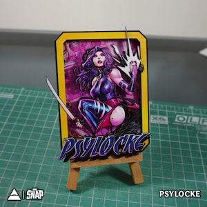 PSYLOCKE 'Marvel Snap - 3D Karte Individuell | 3D Marvel Snap Schattenbox - 100% handgefertigte Kunst | Personalisierte Karte für Marvel Geschenk/Sammlung/Fan