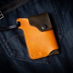 Cartera edc de cuero hecha a mano con cordón de cuero. Cartera de tarjeta de cuero color tostado vegetal personalizada. Cartera delgada para bolsillo delantero.