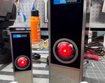 Replica in miniatura della statuetta HAL 9000 da 9 pollici del film 2001: Odissea nello spazio
