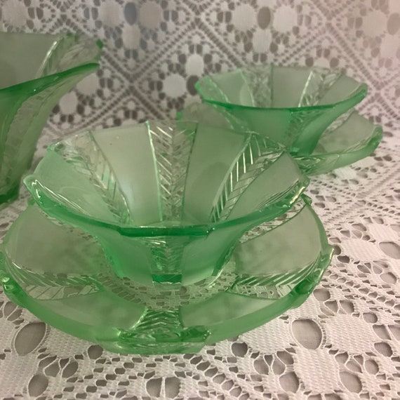 Green Art Deco Glass Dessert Bowls Fruit Bowl Set 1930s Glassware Chevron Design Art Deco Glassware Vintage Green Glass Bowls Etsy Canada