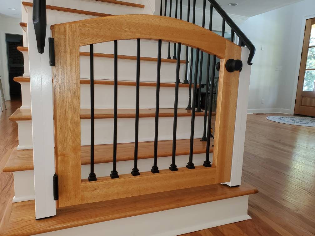 Baby gate top for rv door