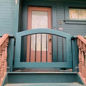 Outdoor Arched Baby Gate and Dog Gate for Decks, Patios, Gardens, and Stairways