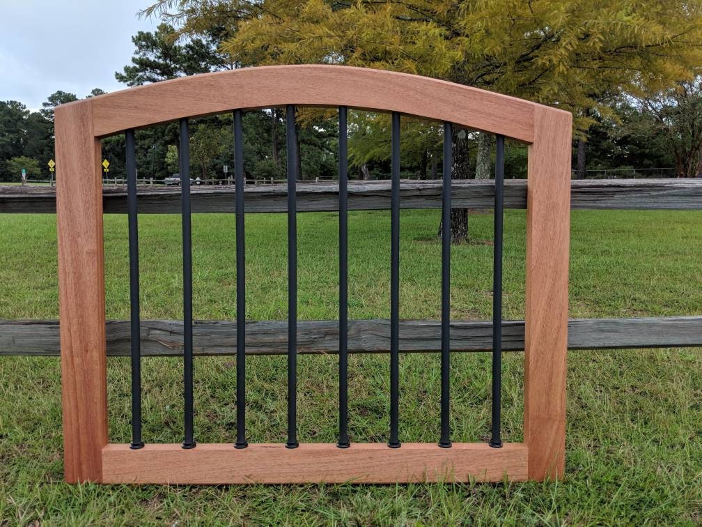Outdoor Arched Baby Gate and Dog Gate for Decks Patios
