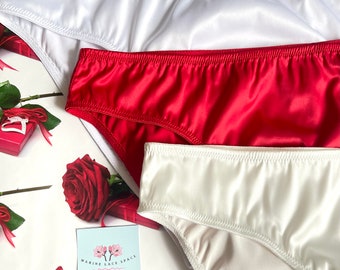 Zwart satijnen slipje, groene sexy lingerie, bruin bikini