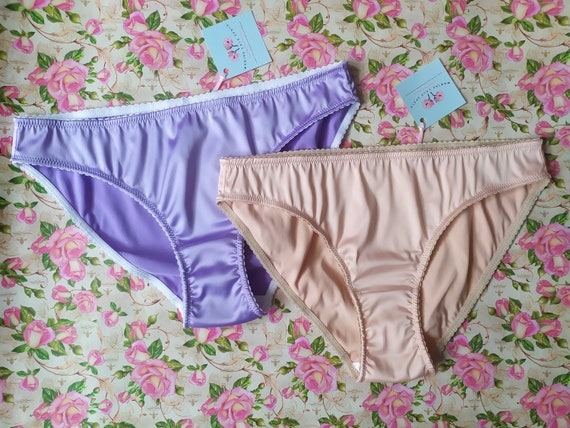 サテンパンティー 