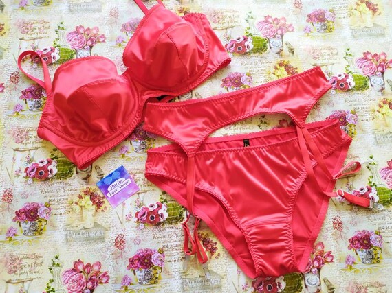 black and red bra and panty set
