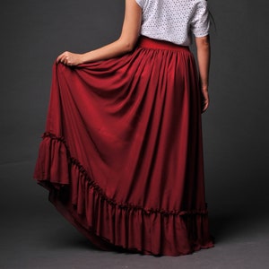 Saia maxi chiffon cor de vinho, saia de dama de honra, saia longa com babados, saia boho, saia de cintura elástica, saia de festa feminina, saia fluida plus size