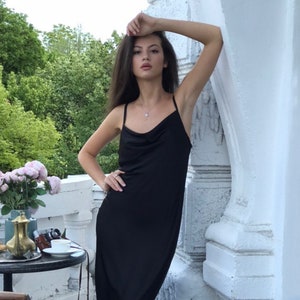 Seiden Slip Kleid mit Wasserfallausschnitt Midi Schrägband, Schwarzes Slip Kleid, Stretch Seide Brautjungfernkleid