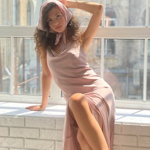 Blassrosa Seidenkleid, Wasserfallausschnitt Seidenkleid, Stretch Seidenbrautjungfernkleid