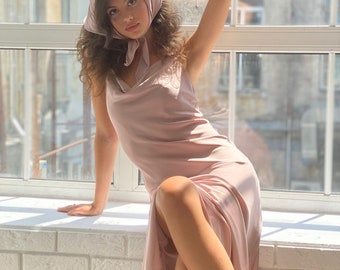 Vestido lencero de seda rosa pálido, Vestido lencero de seda con cuello vuelto, Vestido de dama de honor de seda elástica