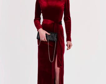 Burgunder Samt Langarm Kleid, Offener Rückenschlitz