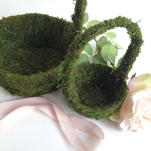 Green moss flower girl baskets for wedding parties. Use for floral arrangements too. Three sizes.