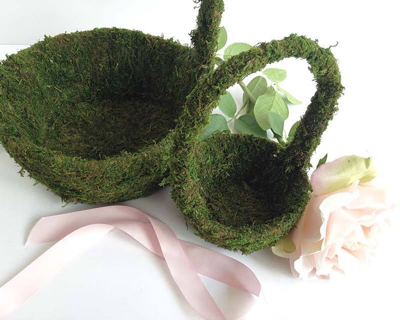 Green moss flower girl baskets for wedding parties. Use for floral arrangements too. Three sizes.