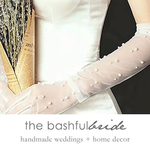 White pearl wedding gloves, long tulle gloves, white finger lace gloves, opera gloves, evening party gloves, elegant wedding gloves