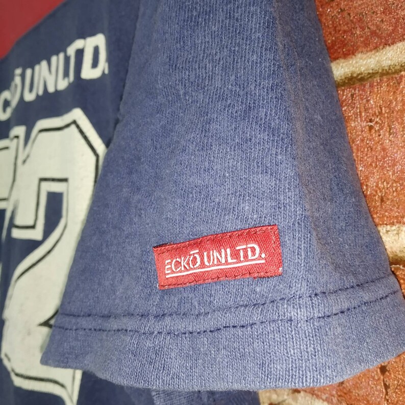Ecko Unltd Embroidery Logo T-shirt Size L Rare!