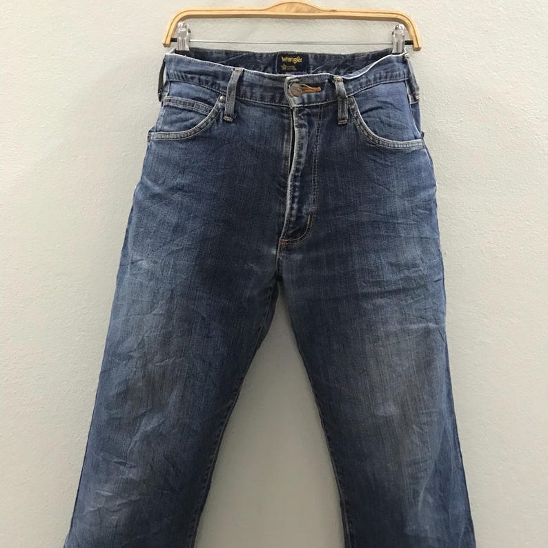 Vintage 90-tals Wrangler Japan Denim Jeans, Wrangler bleknade blå stentvättade jeans, Wrangler ljustvättade jeans arbetsjeans mom denim W32 bild 3
