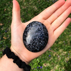 Indigo Gabbro Cristal Palma Piedra Mística Merlinita