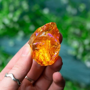 Cuarzo de aura naranja crudo (cristal de cuarzo de aura áspero)