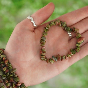 Unakite Tumbled Stone Crystal Chip Bracelet