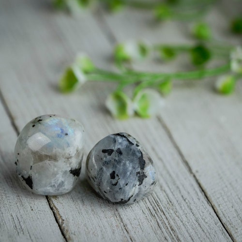 Pierre de lune polie roulée