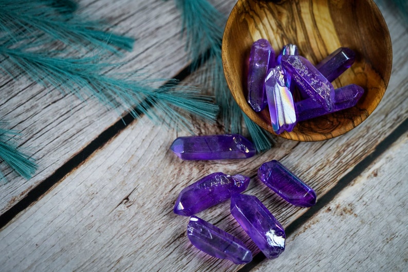 Pointe de cristal de quartz violet Aura image 6