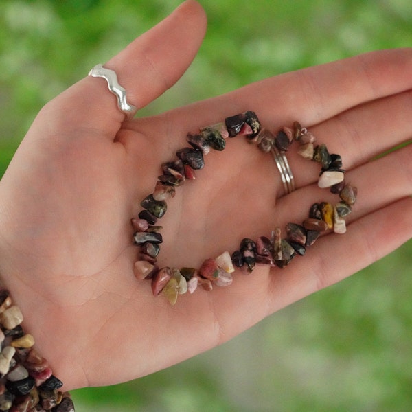 Rhodonite Tumbled Stone Crystal Chip Bracelet