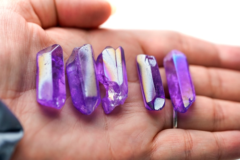 Pointe de cristal de quartz violet Aura image 1