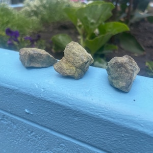 Raw chrysocolla small stone rough