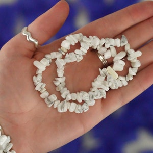 White Howlite Tumbled Stone Crystal Chip Bracelet