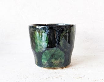 Handgefertigte Steingut-Kaffeetasse – Einzigartige, glänzende, dunkelgrüne und blaue Keramiktasse