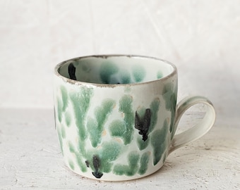 Taza de cerámica hecha a mano – Taza de café grande con estampado de pinceladas verdes