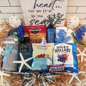 Men Spa Geschenkkorb: Bath & Body Works, Hilfiger Socken, Snacks