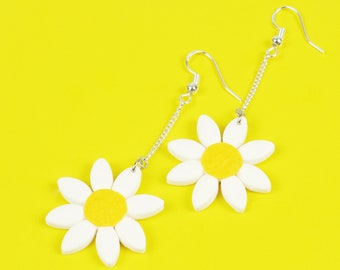DAISY Flowers HANDMADE Statement Dangle Earrings, Summer Style Floral Gifts, UK Gifts, Her, Mom, Gift For women, Birthday Gifts For Friends