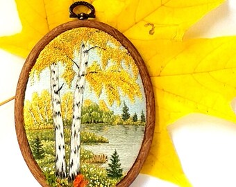Mini Handstickerei Stickrahmen . Bild Herbstlandschaft. Fertige 3D Stickerei. Handgefertigte Stickerei Goldener Herbst. Herbst Birke Design
