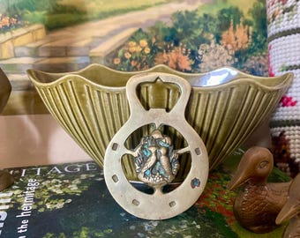 Vintage Messing Patina Pferde Medaillon / Flaschenöffner mit zwei Turteltauben