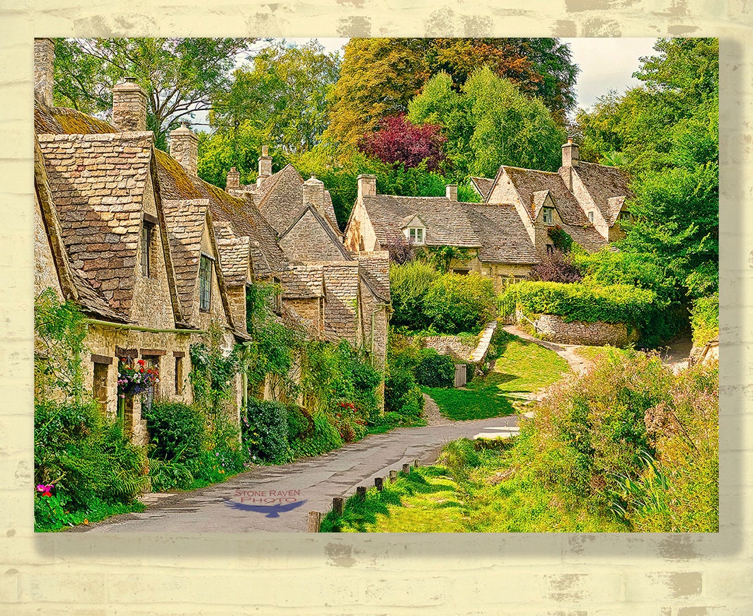 Path to Awkward Hill Cottage, British, Cotswold, Bibury, Arlington Row